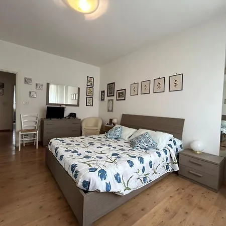 Casa Mare Letizia アパート フォッローニカ